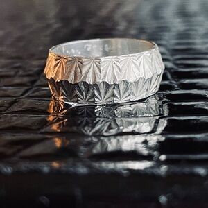 MILOR ITALY STERLING SILVER DIAMOND CUT TEXTURED TAPERED BAND RING